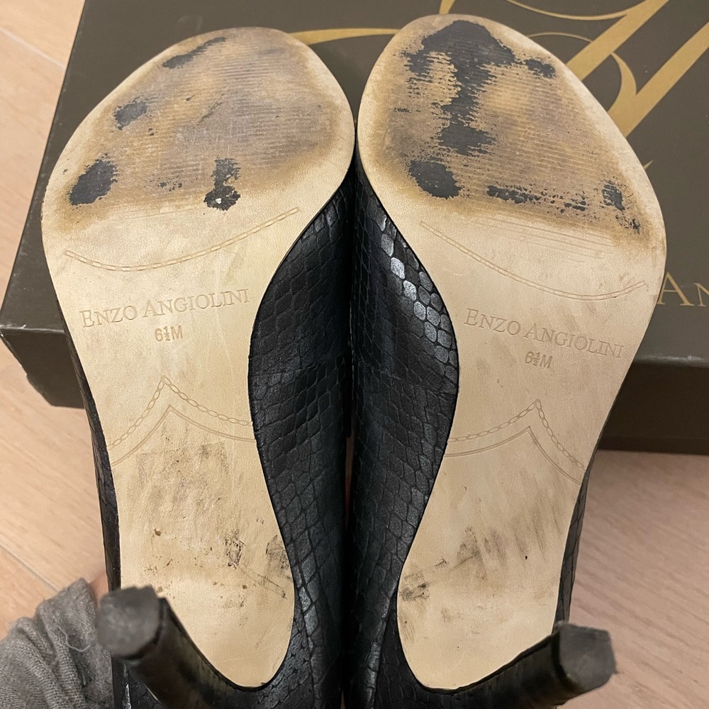 ENZO ANGIOLINI Dark Silver Snake Print Peep-toe Heels - Picture 4 of 4
